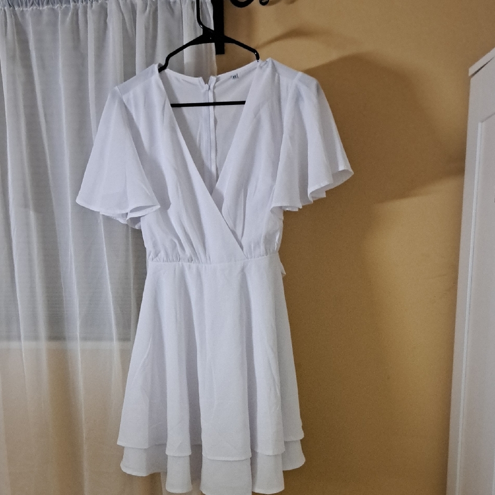 Elegant White V-Neck Dress